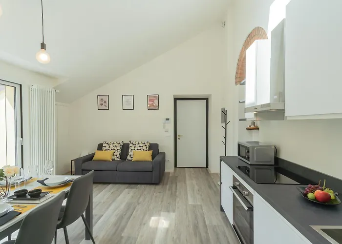 公寓 Manaraquattro - With Free Parking And View In Como, Near The Center -