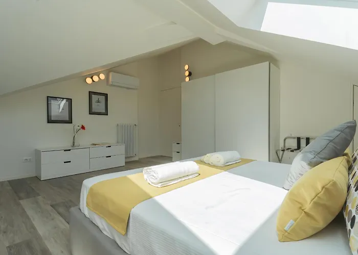 アパート Manaraquattro - With Free Parking And View In Como, Near The Center - *