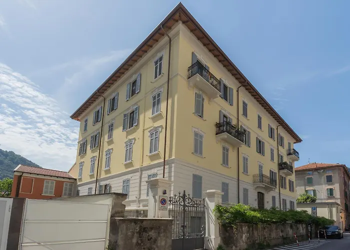 アパート Manaraquattro - With Free Parking And View In Como, Near The Center - コモ